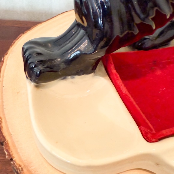 Vintage Mid-Century Black Pottery Lion Valet on Ceramic Ivory Base - Picture 4 of 8